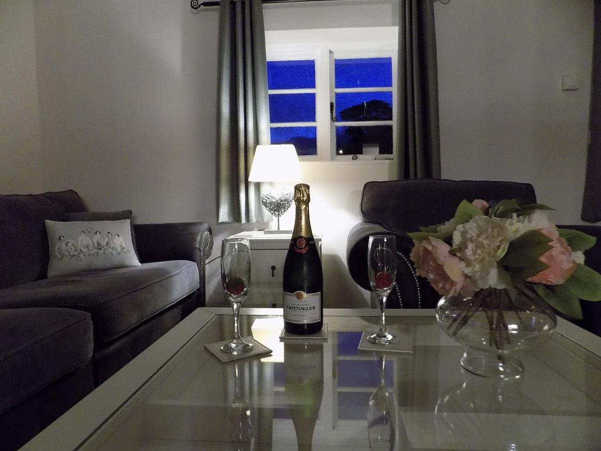 Double Award Winning 1700'S Grd 2 Listed Cottage Near Stonehenge Amesbury Exterior photo