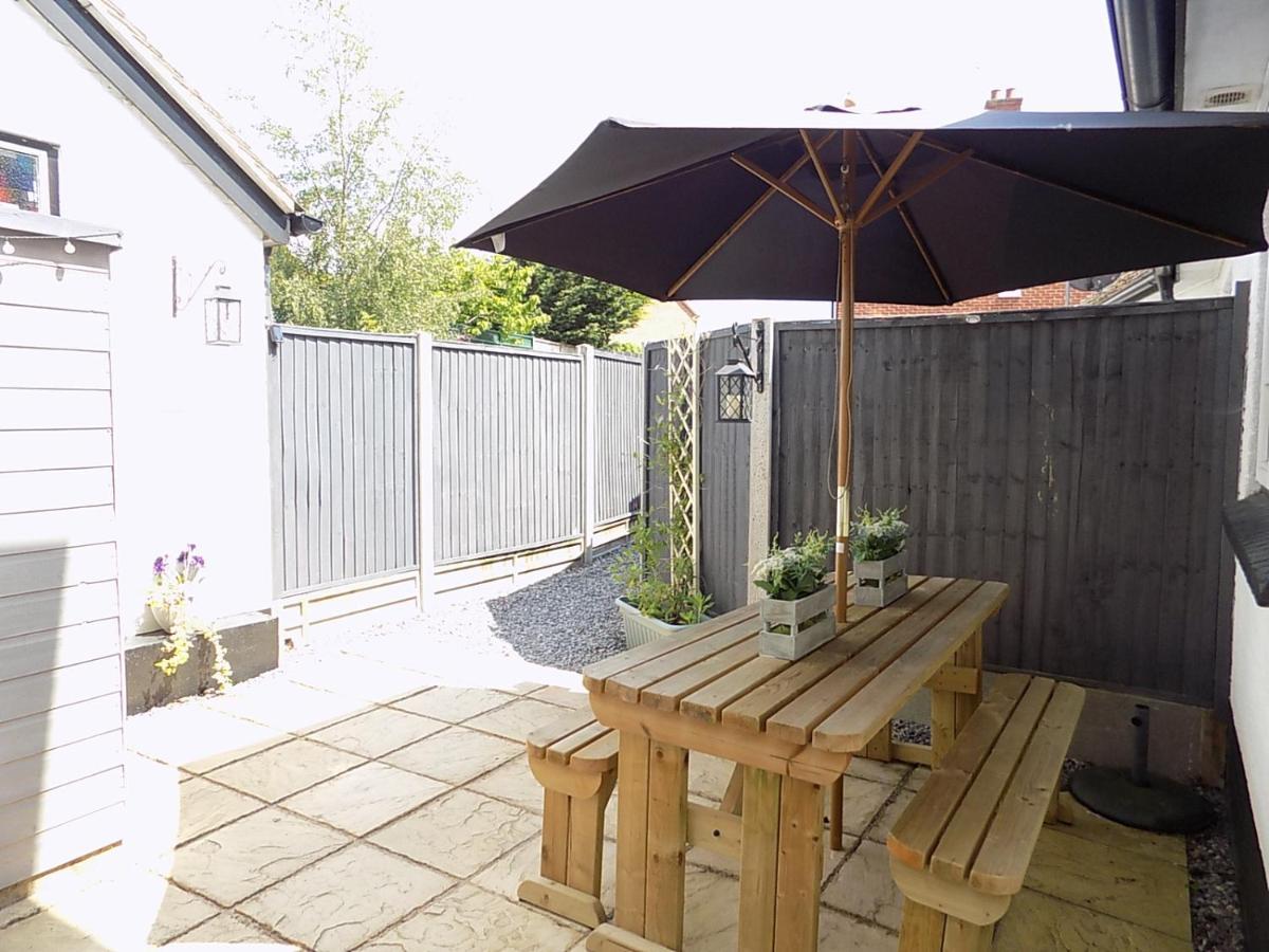 Double Award Winning 1700'S Grd 2 Listed Cottage Near Stonehenge Amesbury Exterior photo